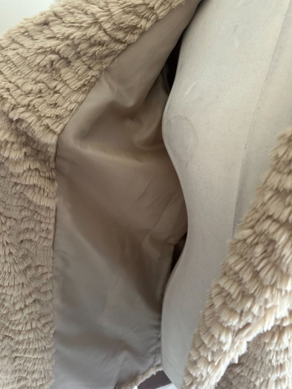 Democracy so soft faux fur coat with pockets Small - Picture 6 of 6